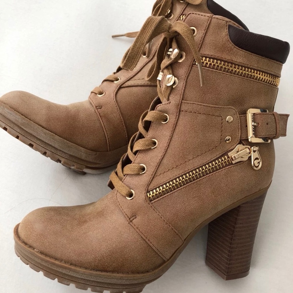 **SOLD** Guess Booties